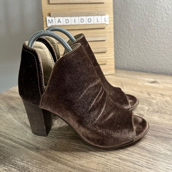 Steve Madden Women’s 8 Kaitt Velvet Booties Boots - Picture 1 of 6